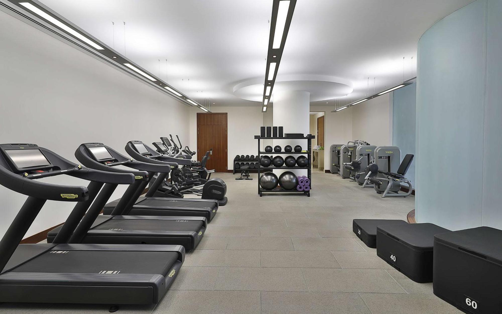 Hilton Riyadh Hotel & Residences エクステリア 写真 The gym at The Dorchester